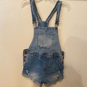 Perfect for summer, Encore denim overalls. They fit like a women's XS (0-2).